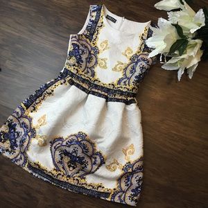 Vintage/classic white patterned dress